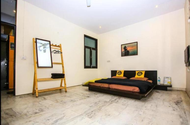 The Heistel Hostel New Delhi Exterior photo